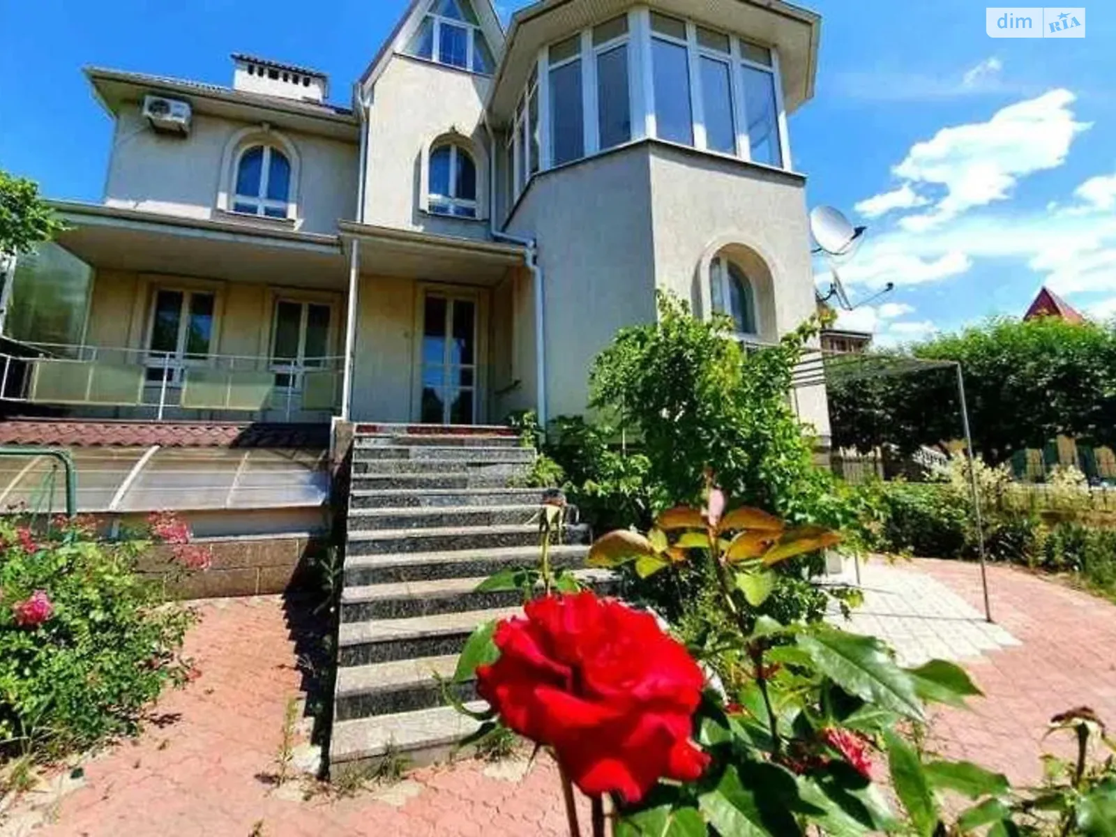 Продается дом на 2 этажа 330 кв. м с садом, цена: 135000 $ - фото 1