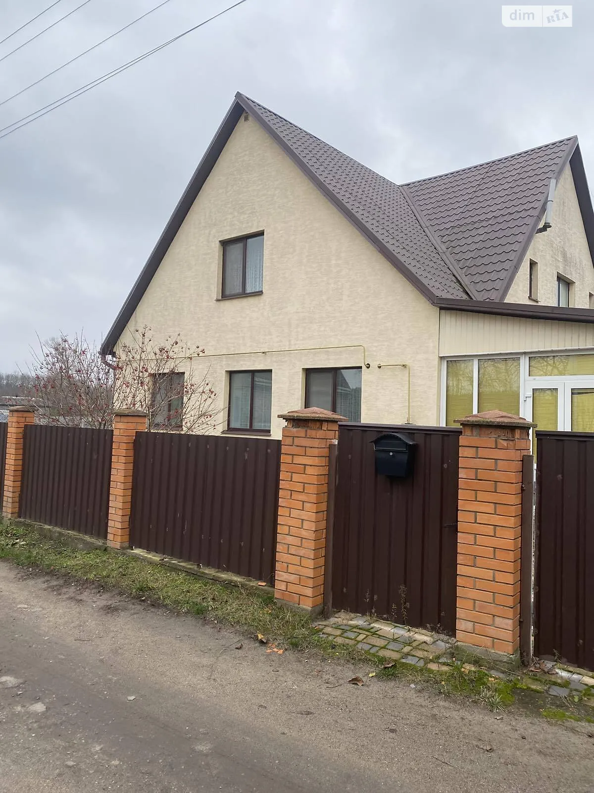 Продается дом на 2 этажа 205 кв. м с бассейном, цена: 109000 $ - фото 1