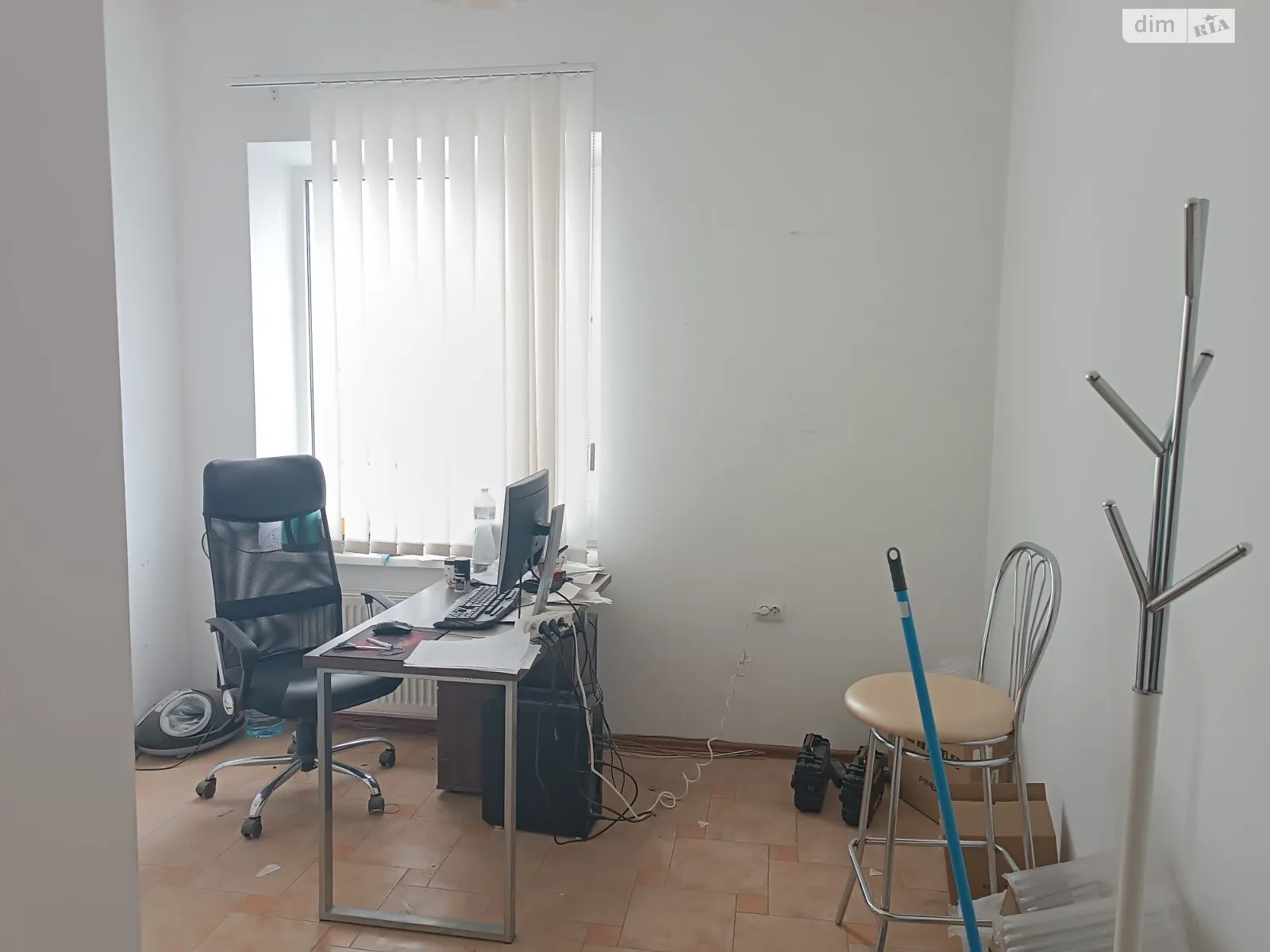 Сдается в аренду офис 14 кв. м в бизнес-центре, цена: 5000 грн - фото 1