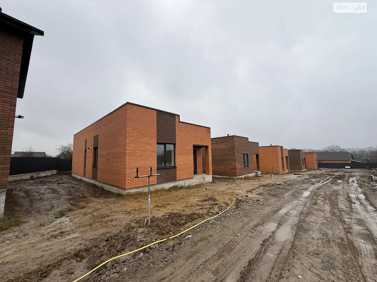 Продается одноэтажный дом 95 кв. м с камином, цена: 84000 $ - фото 1