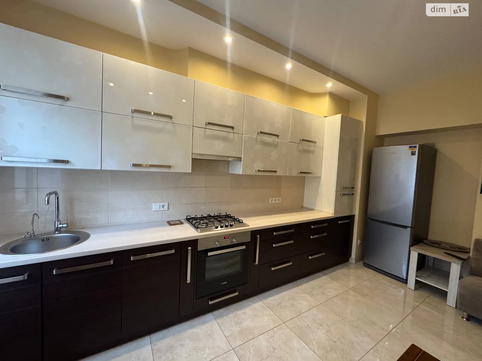 вул. Васильченка Степана 12-школа Рівне, цена: 900 $ - фото 1