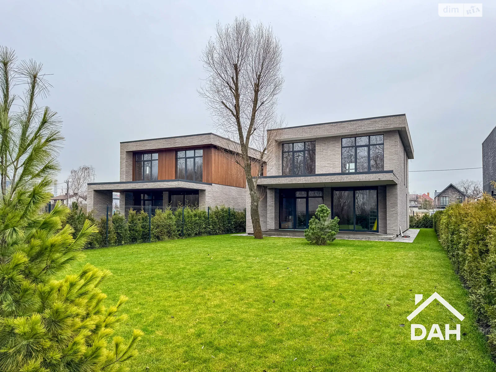 Продается дом на 2 этажа 180 кв. м с балконом, цена: 310000 $ - фото 1