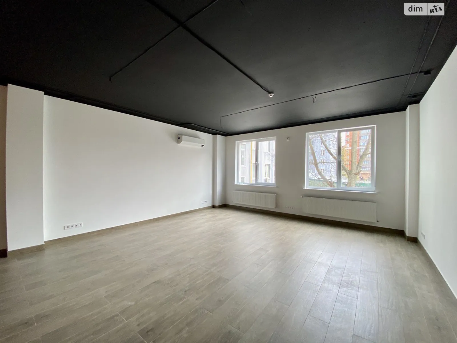 Сдается в аренду офис 72.9 кв. м в бизнес-центре, цена: 21000 грн - фото 1