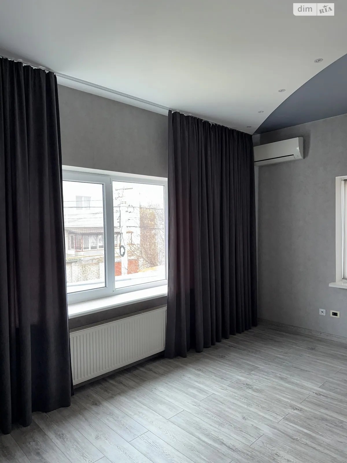 Продается дом на 2 этажа 350 кв. м с камином, цена: 150000 $ - фото 1