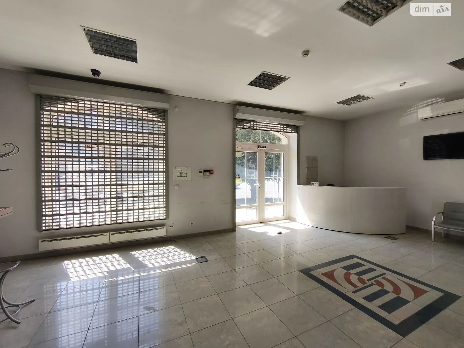 Сдается в аренду офис 500 кв. м в бизнес-центре, цена: 4000 $ - фото 1