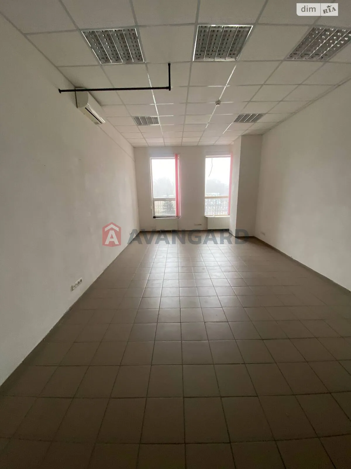 Сдается в аренду офис 33 кв. м в бизнес-центре, цена: 6500 грн - фото 1