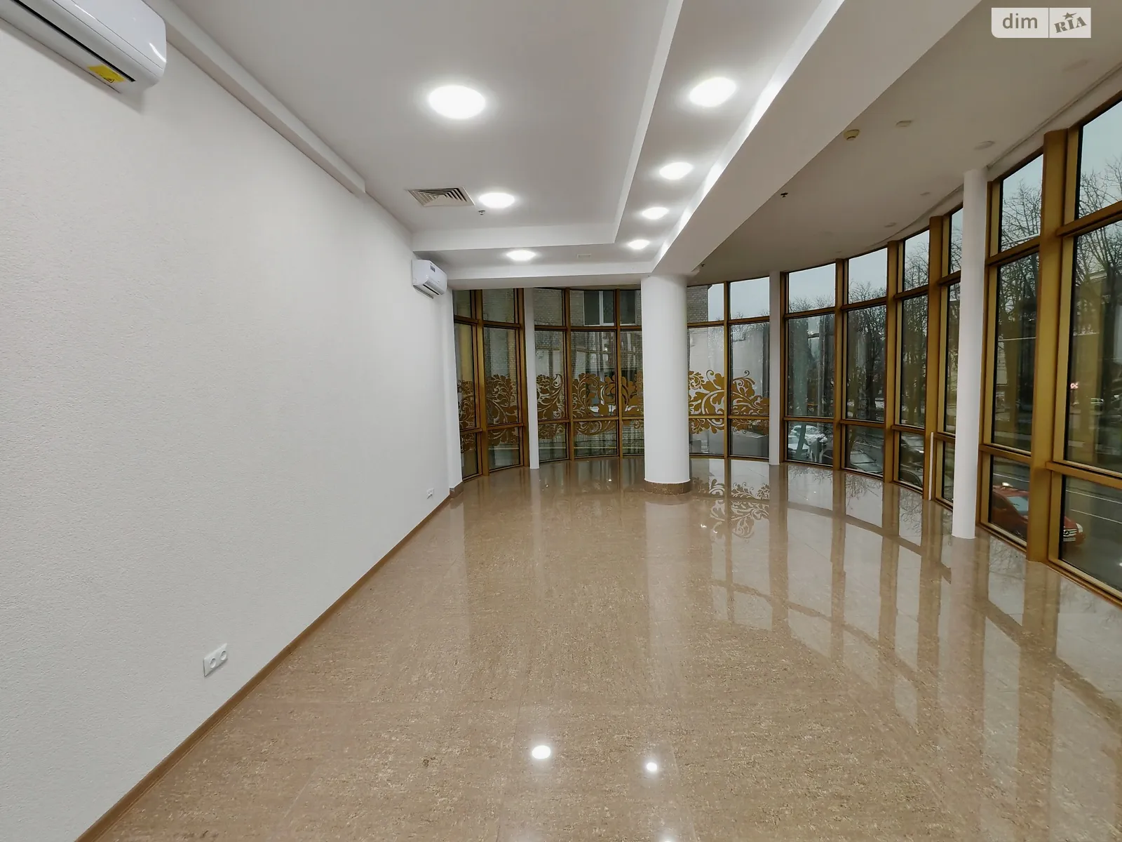 Сдается в аренду офис 60 кв. м в бизнес-центре, цена: 37200 грн - фото 1