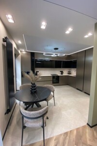 Продаж квартири, Івано-Франківськ, р‑н. Княгинин, Юліана Пелеша (Крайківського) вулиця, буд. 5 корпус 1