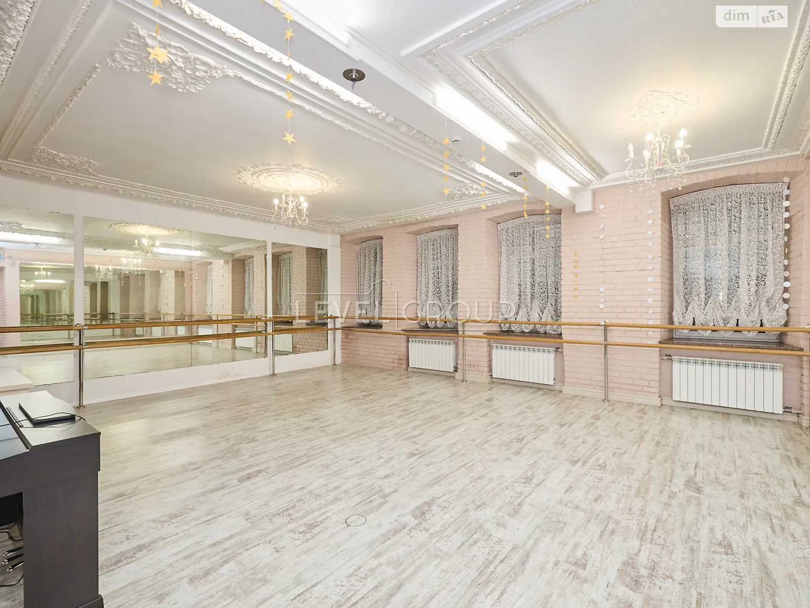 Продается объект сферы услуг 290 кв. м в 4-этажном здании, цена: 360000 $ - фото 1