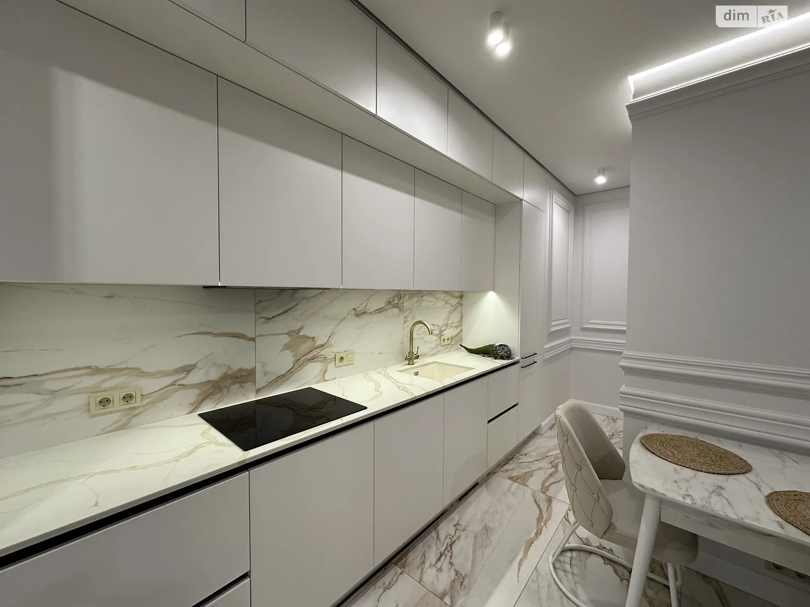 Продается 1-комнатная квартира 55 кв. м в Одессе, ул. Генуэзская, 1 - фото 1