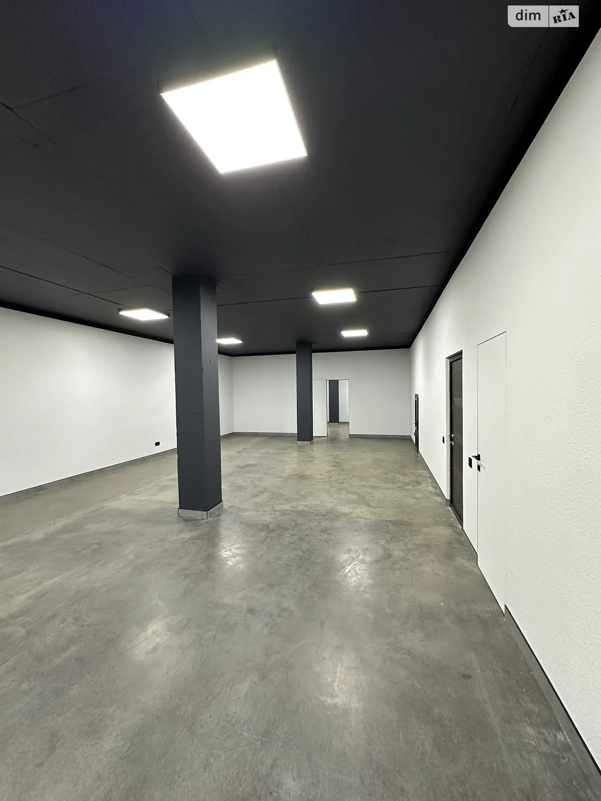 Сдается в аренду офис 156.7 кв. м в бизнес-центре, цена: 35258 грн - фото 1