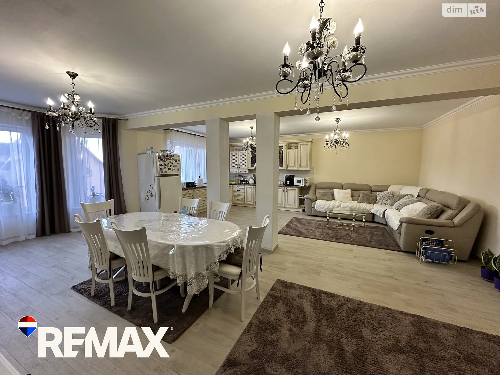 Продается дом на 3 этажа 294 кв. м с балконом, цена: 395000 $ - фото 1