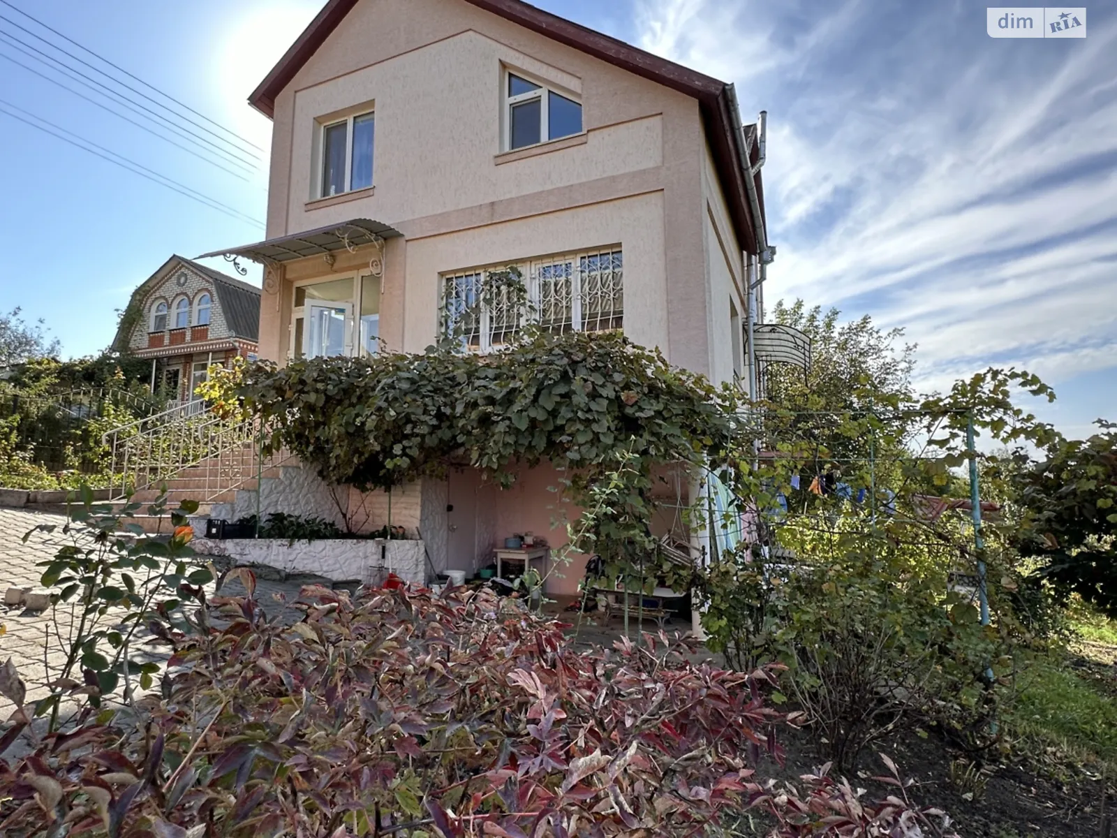 Продается дом на 2 этажа 92 кв. м с садом, цена: 85000 $ - фото 1