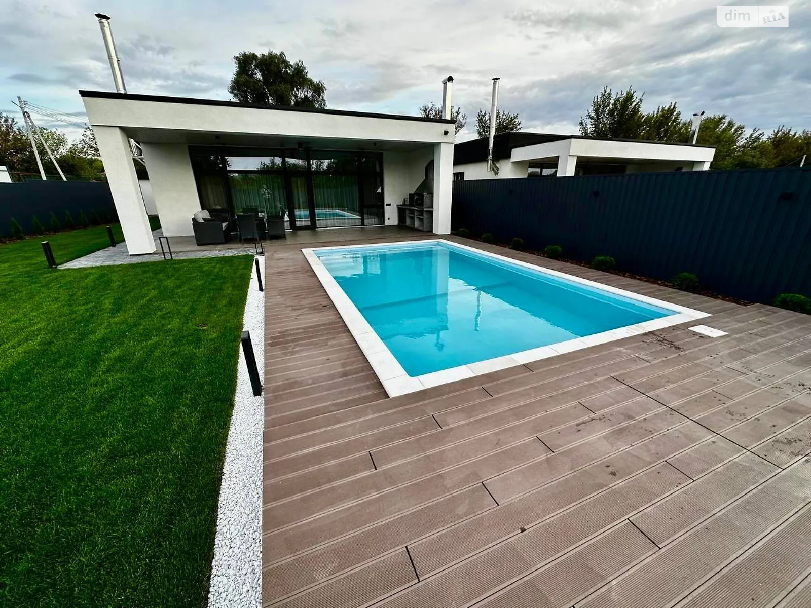 Сдается в аренду одноэтажный дом 130 кв. м с участком, цена: 2500 $ - фото 1