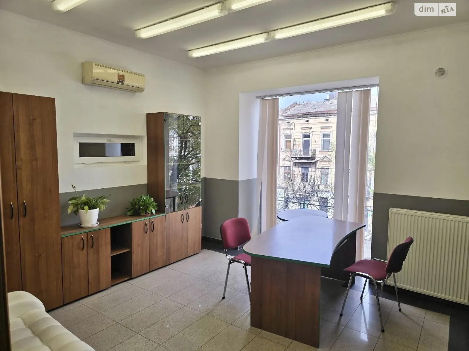 Сдается в аренду офис 55 кв. м в бизнес-центре, цена: 14000 грн - фото 1