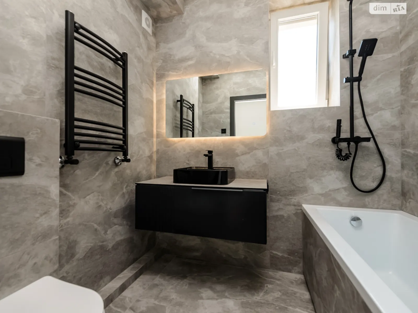 Продається 3-кімнатна квартира 75 кв. м у Одесі - фото 1