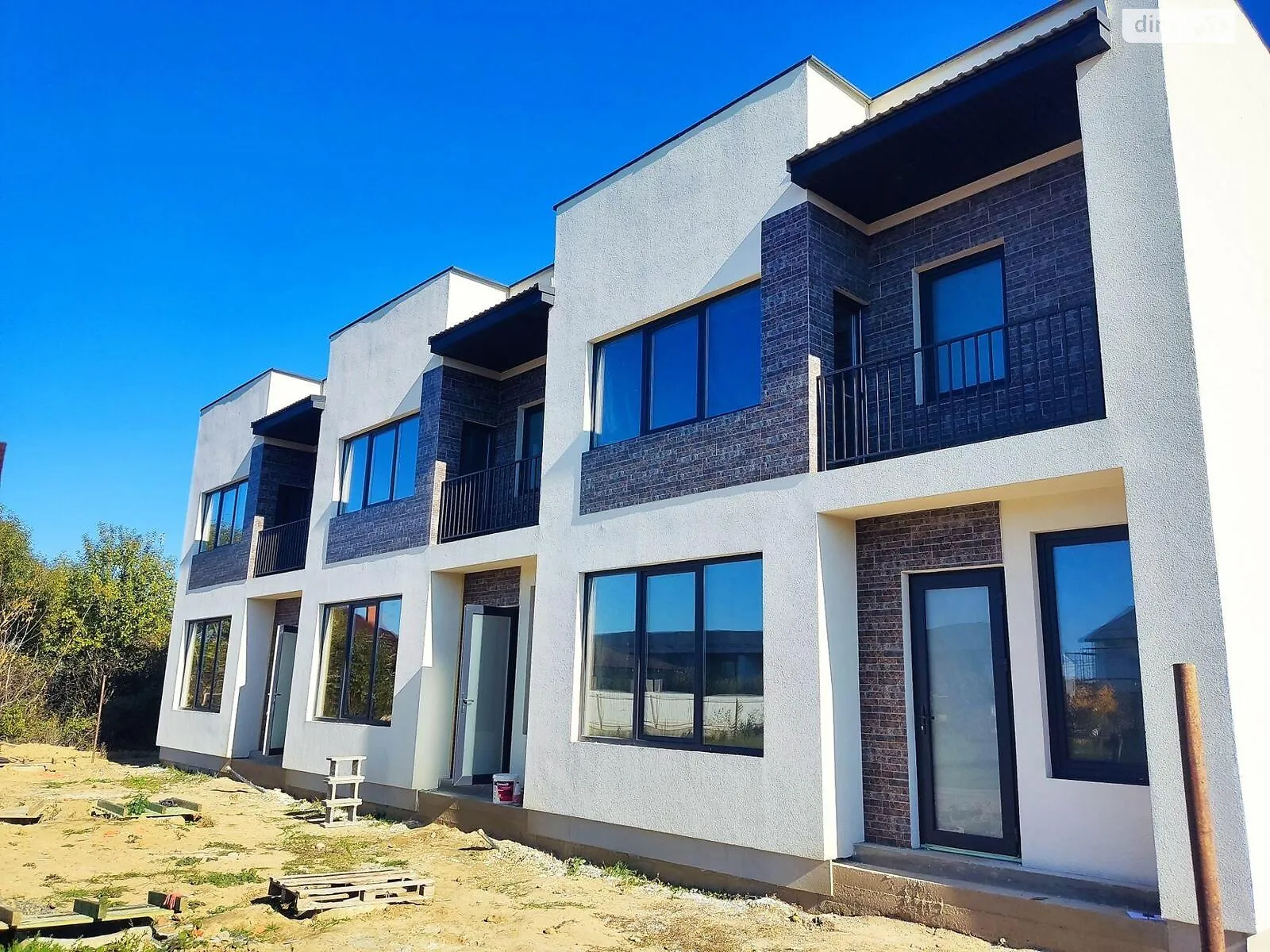 Продается дом на 2 этажа 122 кв. м с подвалом, цена: 95000 $ - фото 1