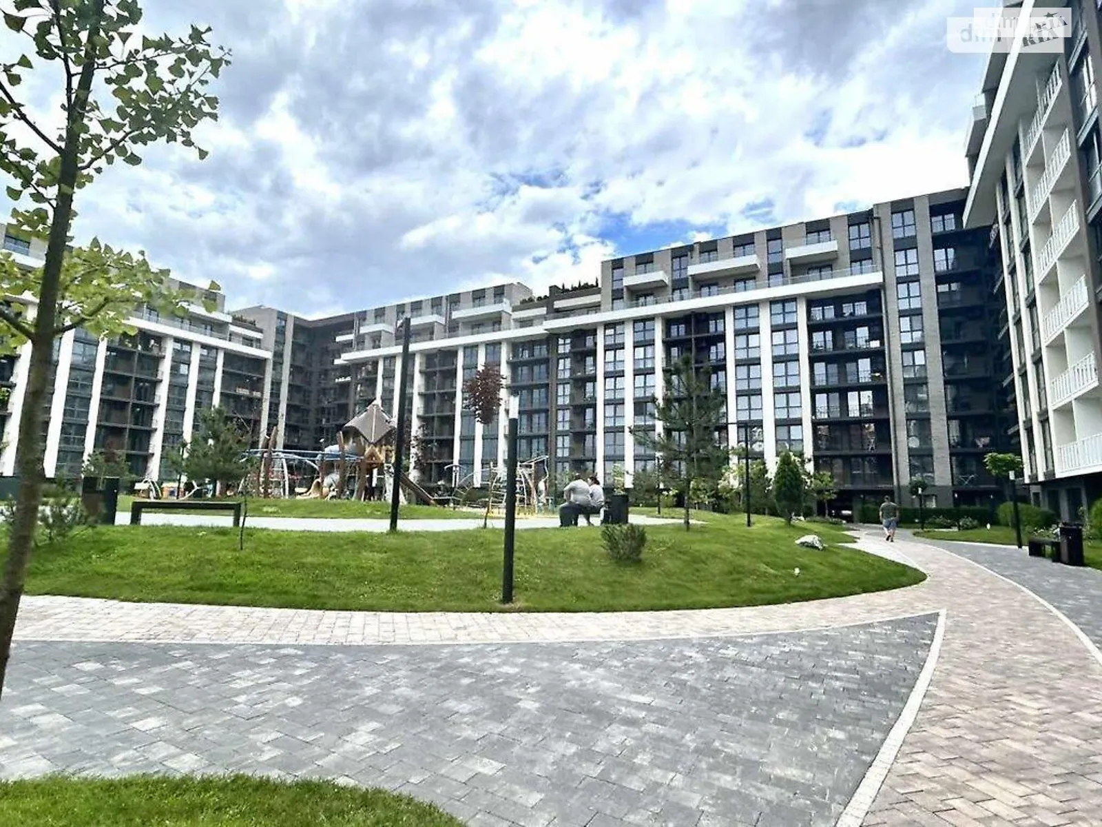 Продається 2-кімнатна квартира 74 кв. м у Ужгороді, вул. Легоцького, 80 - фото 1