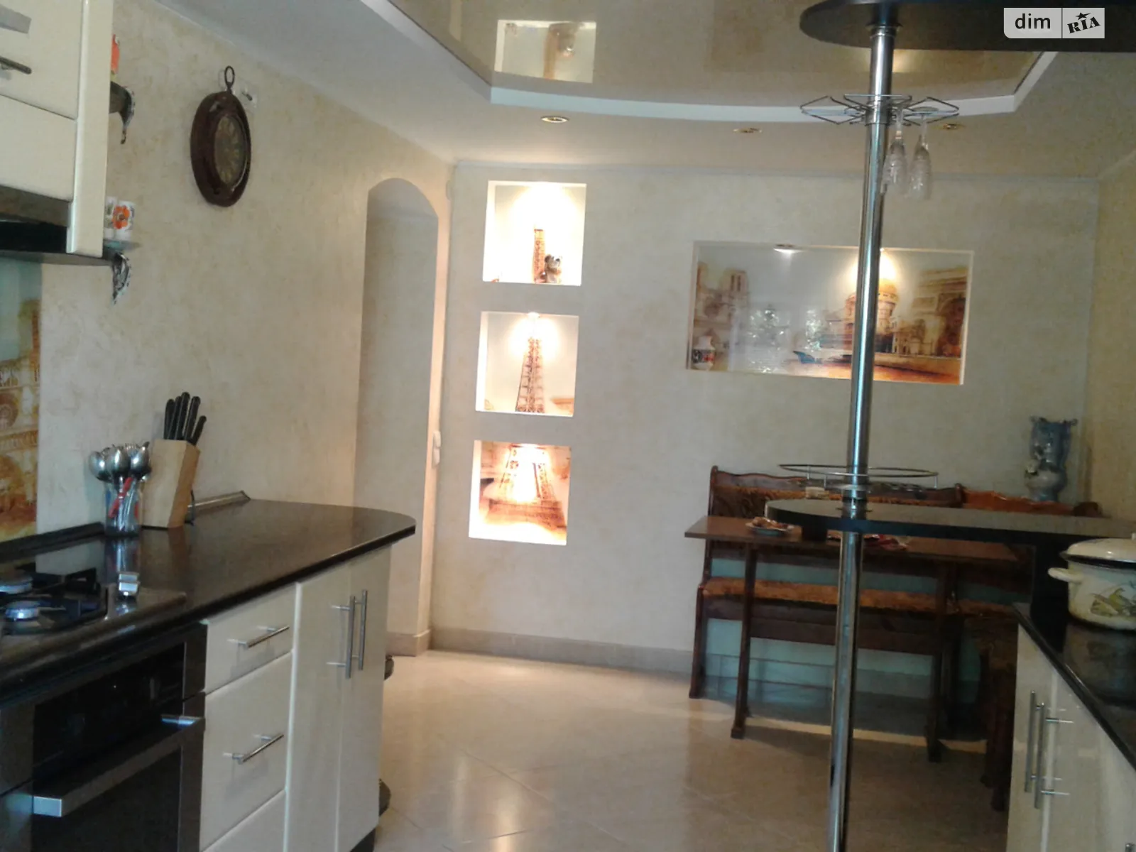 Продается дом на 2 этажа 234 кв. м с камином, цена: 68000 $ - фото 1