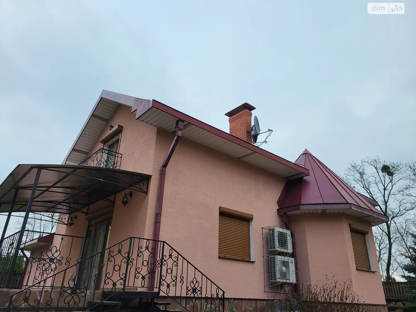 Продается дом на 2 этажа 226 кв. м с камином, цена: 329000 € - фото 1