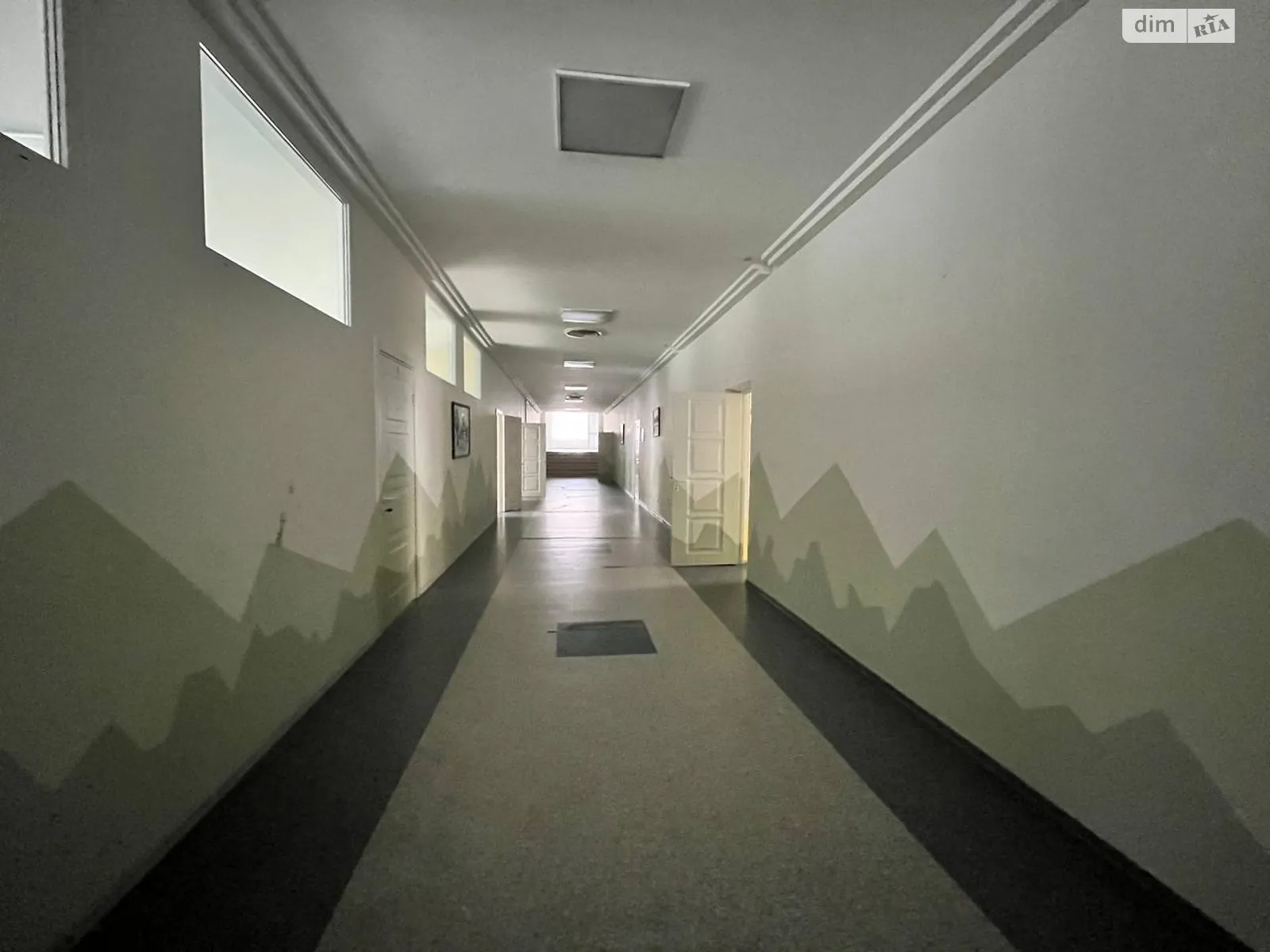 Сдается в аренду офис 832 кв. м в бизнес-центре, цена: 399360 $ - фото 1