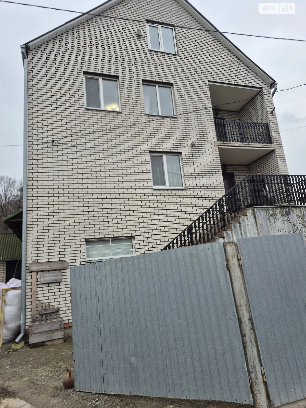 Продається будинок 3 поверховий 200 кв. м з верандою, цена: 140000 $ - фото 1