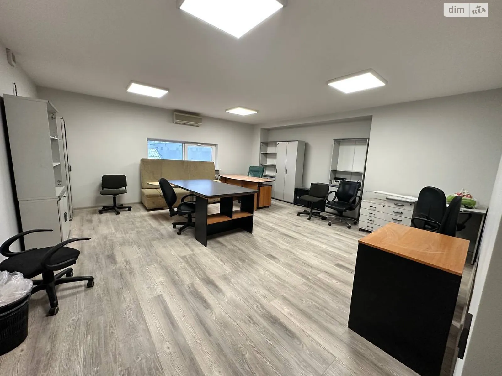 Сдается в аренду офис 30 кв. м в бизнес-центре, цена: 200 $ - фото 1