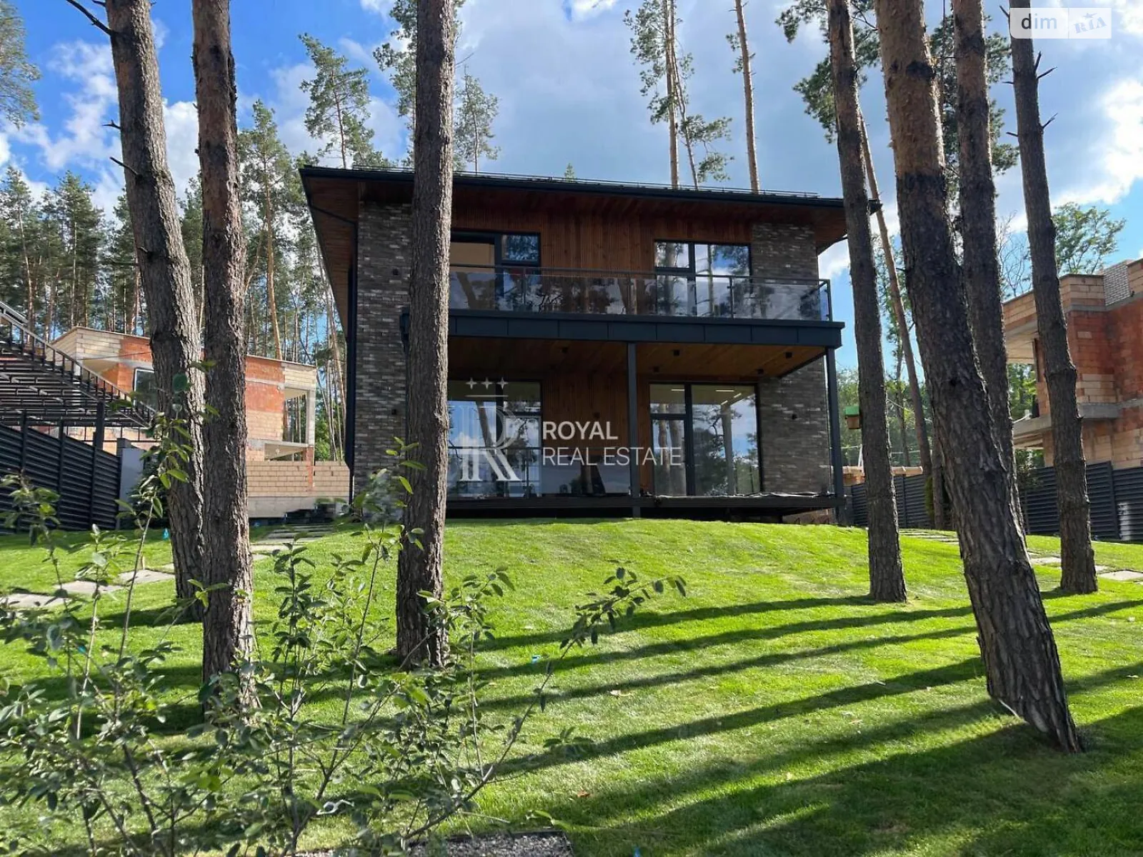 Продается дом на 2 этажа 221 кв. м с садом, цена: 680000 $ - фото 1