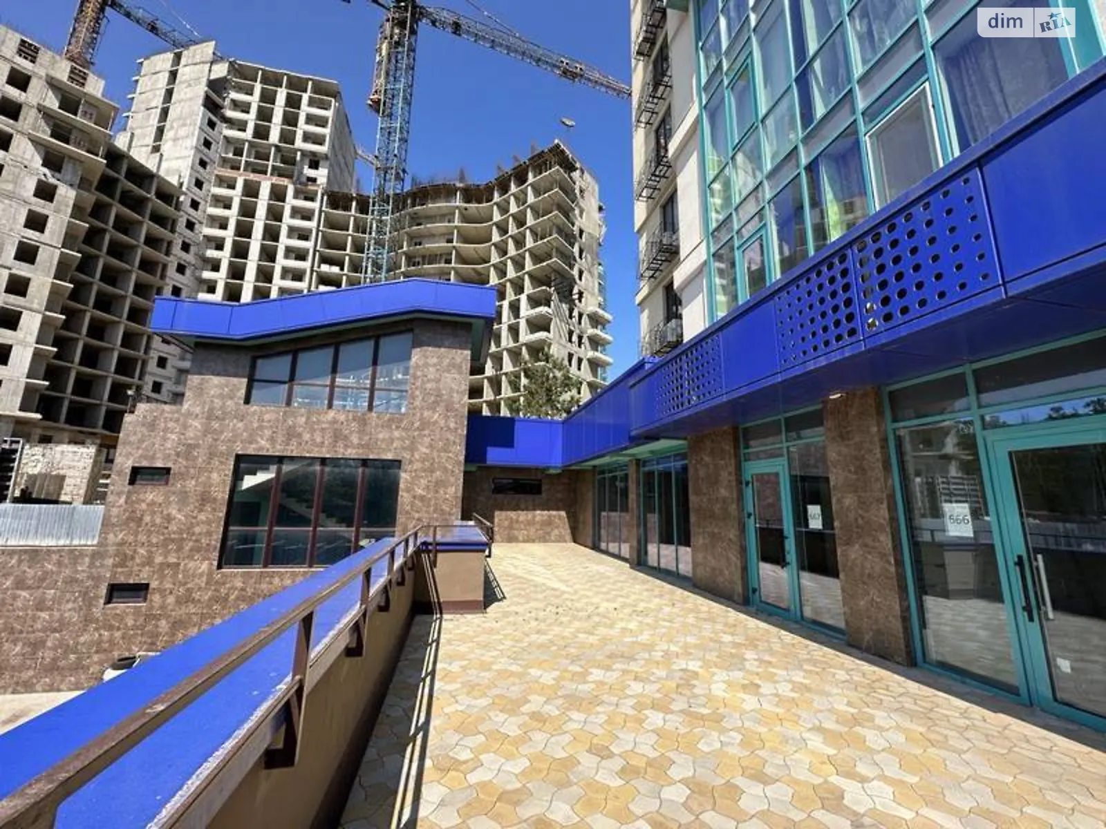 Продается офис 173.6 кв. м в бизнес-центре, цена: 140000 $ - фото 1