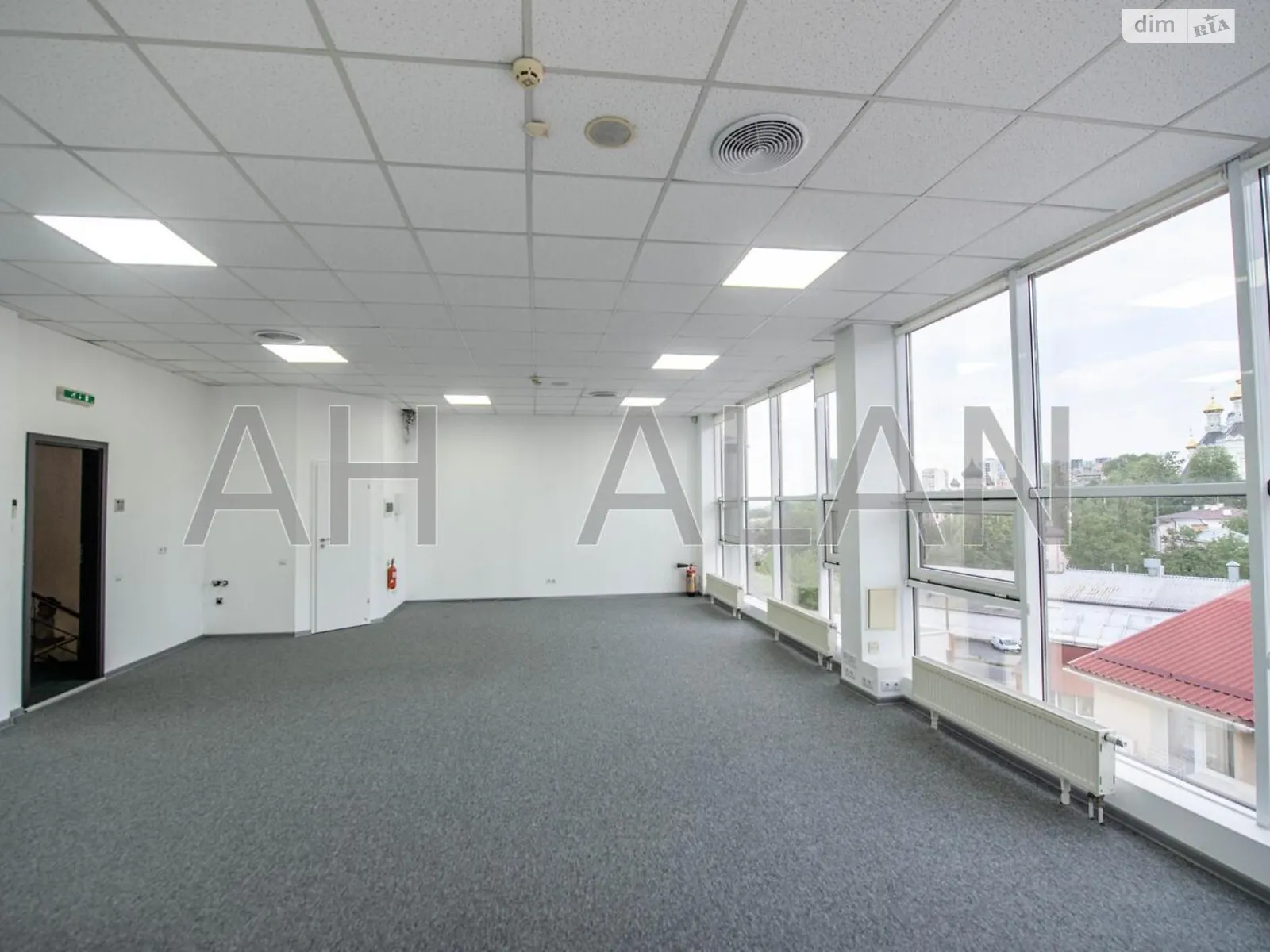 Сдается в аренду офис 136.44 кв. м в бизнес-центре, цена: 1228 $ - фото 1