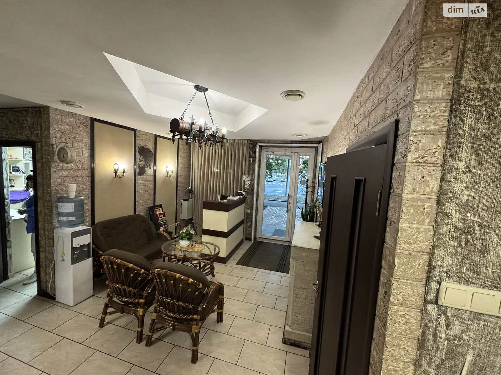 Продается офис 90.3 кв. м в бизнес-центре, цена: 129999 $ - фото 1