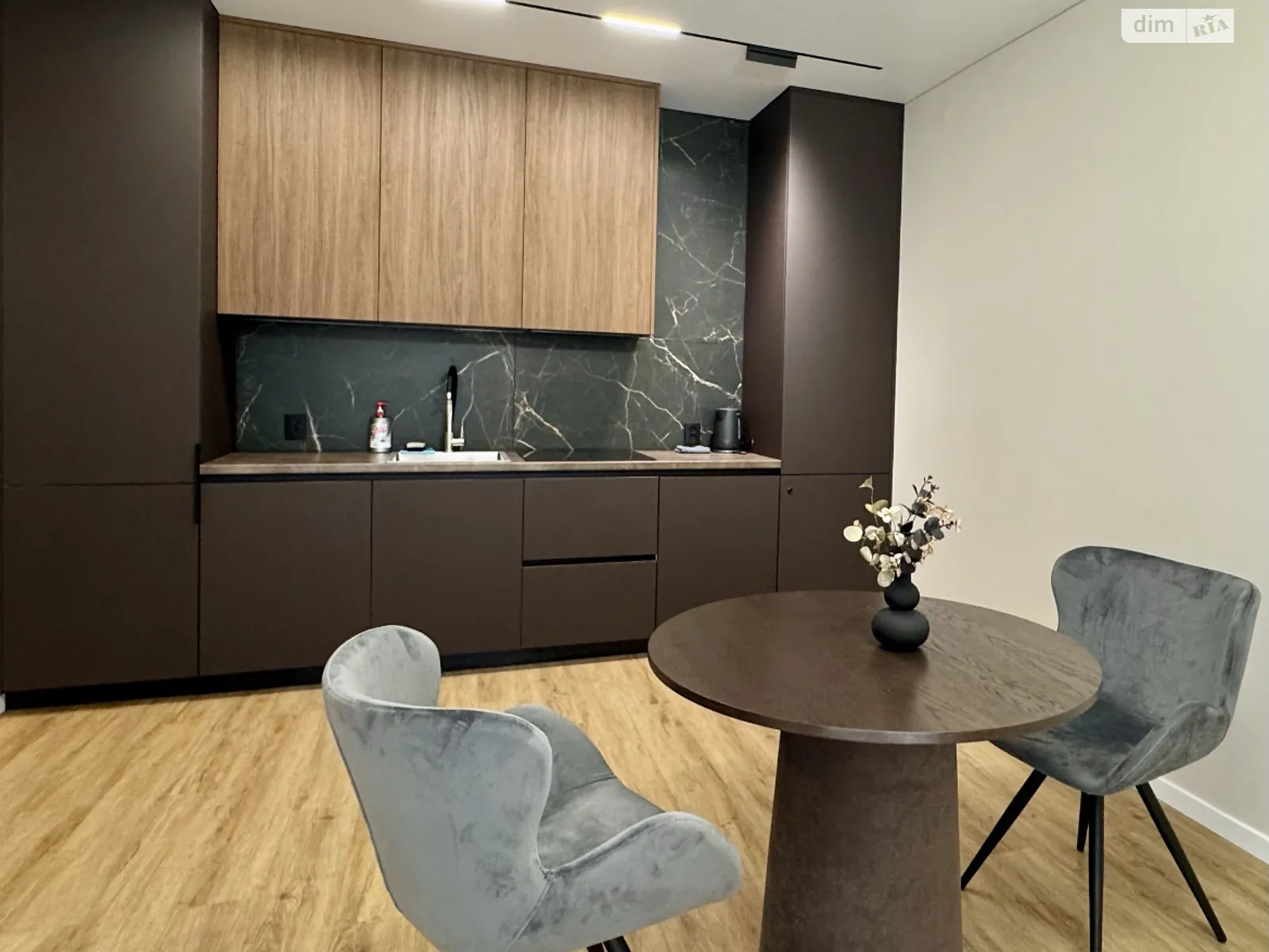 Продается 1-комнатная квартира 47 кв. м в Ужгороде, ул. Николая Бобяка, 1Б - фото 1