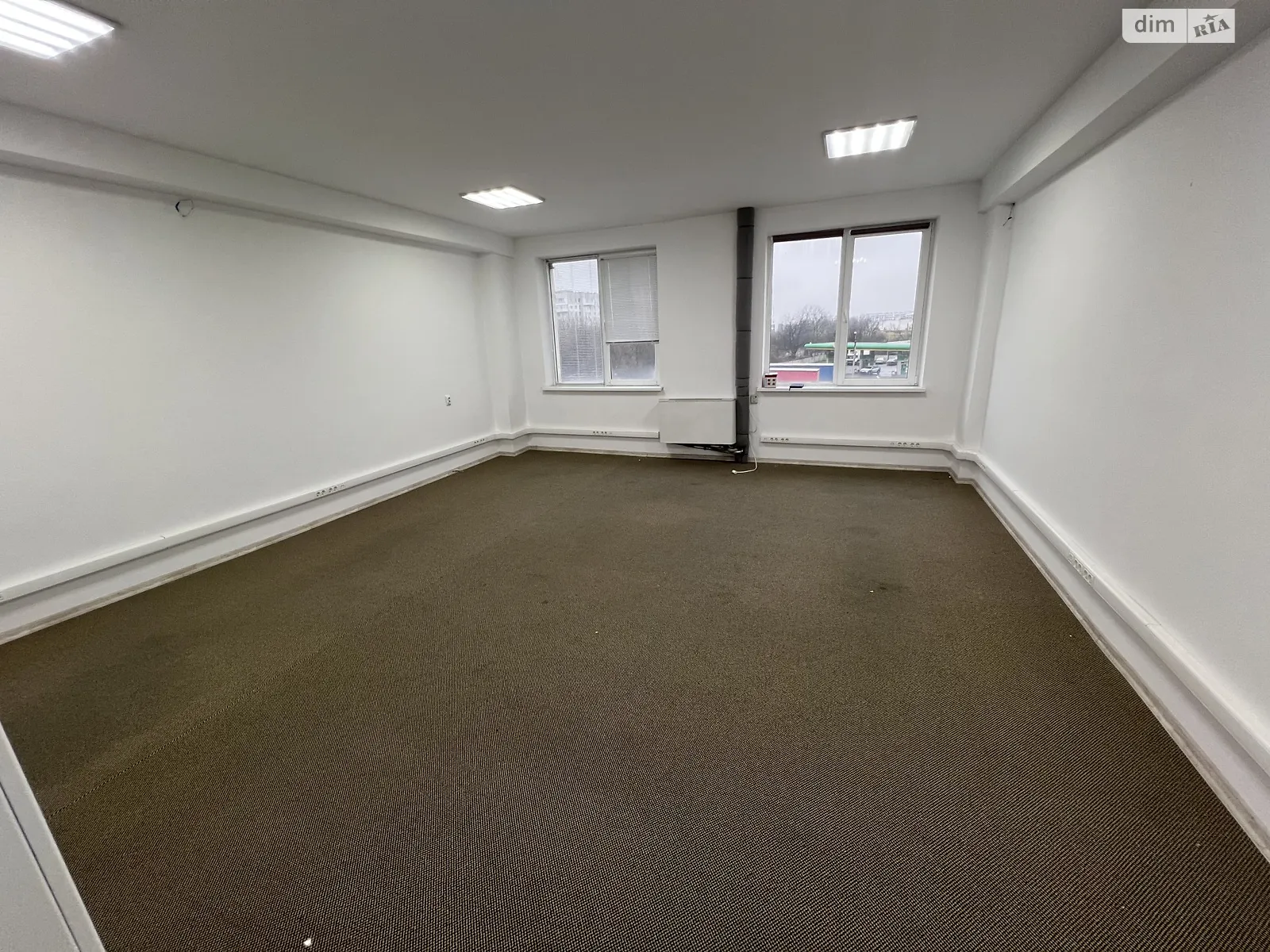 Сдается в аренду офис 37.44 кв. м в бизнес-центре, цена: 262 $ - фото 1