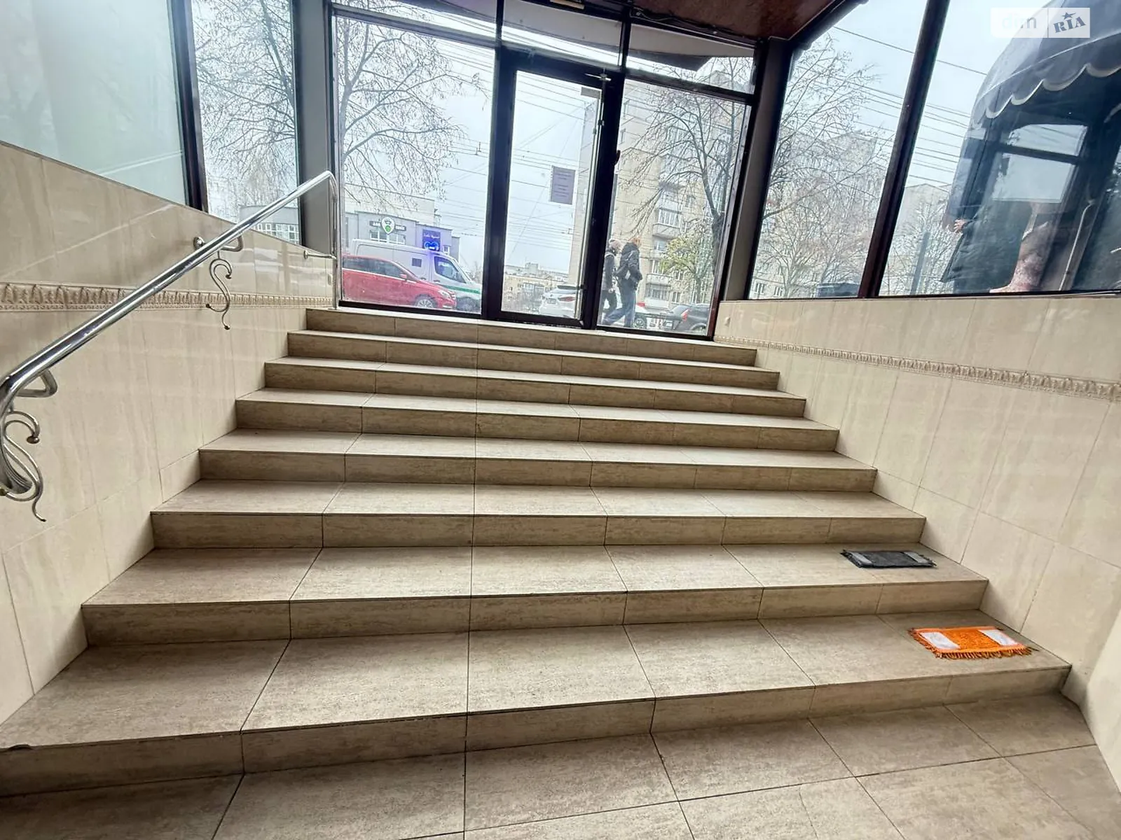 Сдается в аренду помещения свободного назначения 130 кв. м в 5-этажном здании, цена: 70000 грн - фото 1