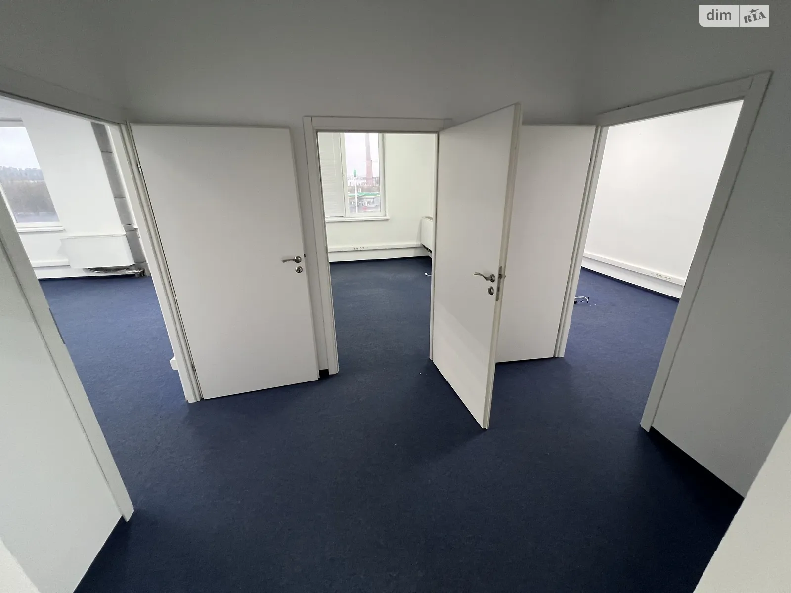 Сдается в аренду офис 74 кв. м в бизнес-центре, цена: 520 $ - фото 1