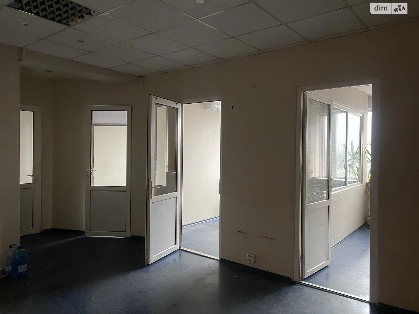 Сдается в аренду офис 73 кв. м в бизнес-центре, цена: 43800 грн - фото 1