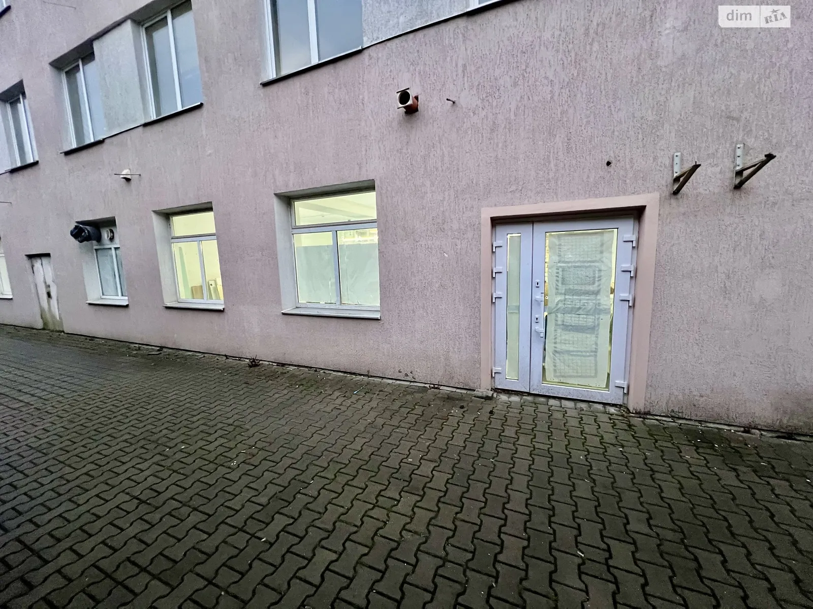 Сдается в аренду помещения свободного назначения 84 кв. м в 5-этажном здании, цена: 500 $ - фото 1