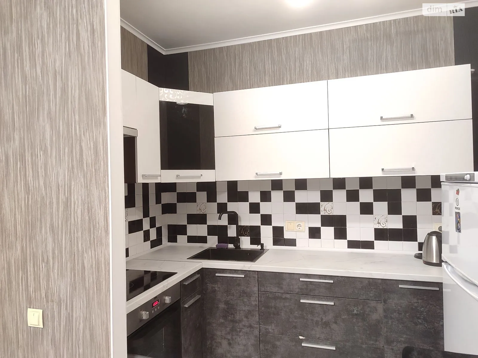 Продается 1-комнатная квартира 45 кв. м в Лиманке, мас. Радужный, 8Б - фото 1