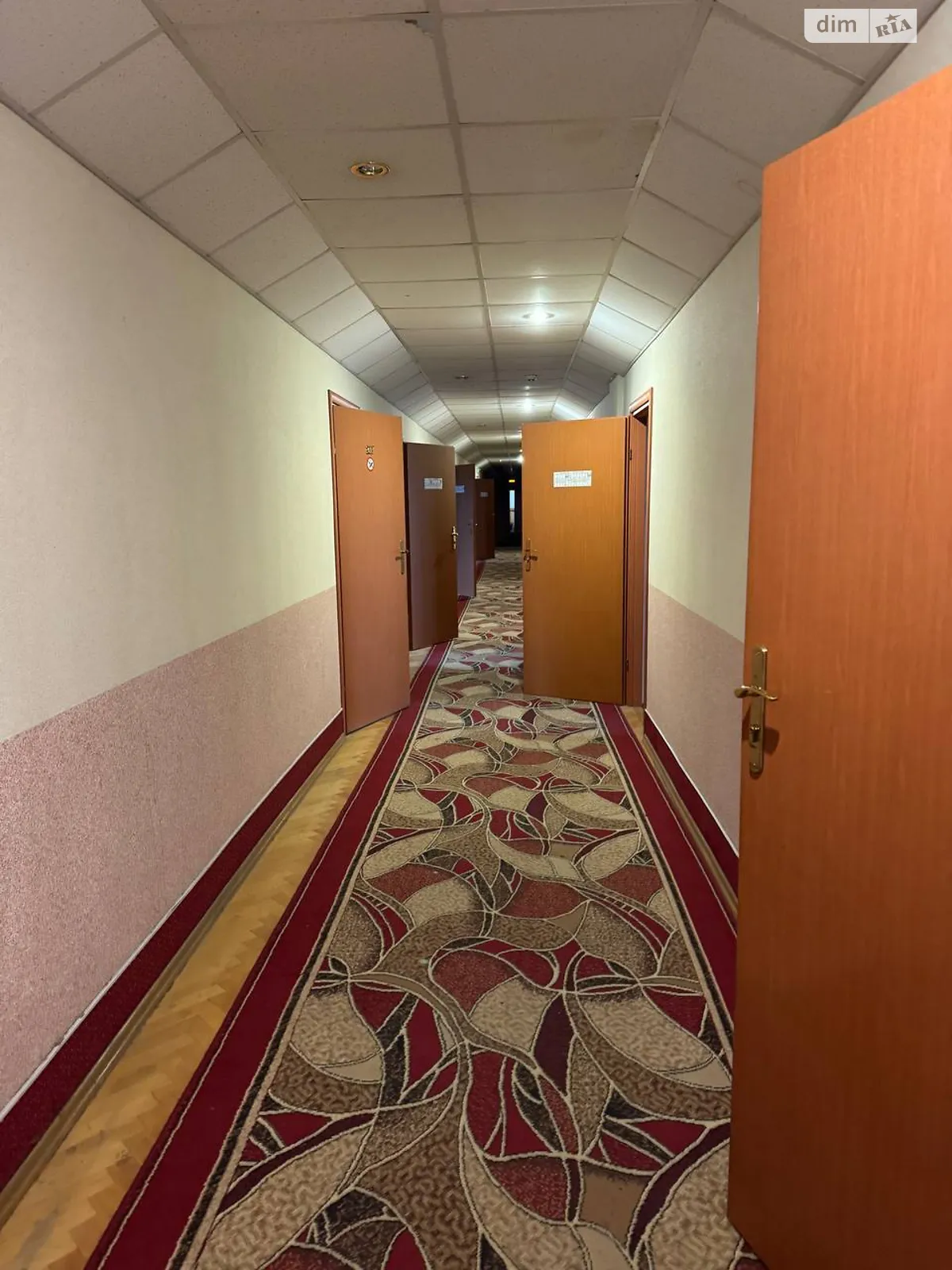 Сдается в аренду офис 20 кв. м в бизнес-центре, цена: 8000 грн - фото 1