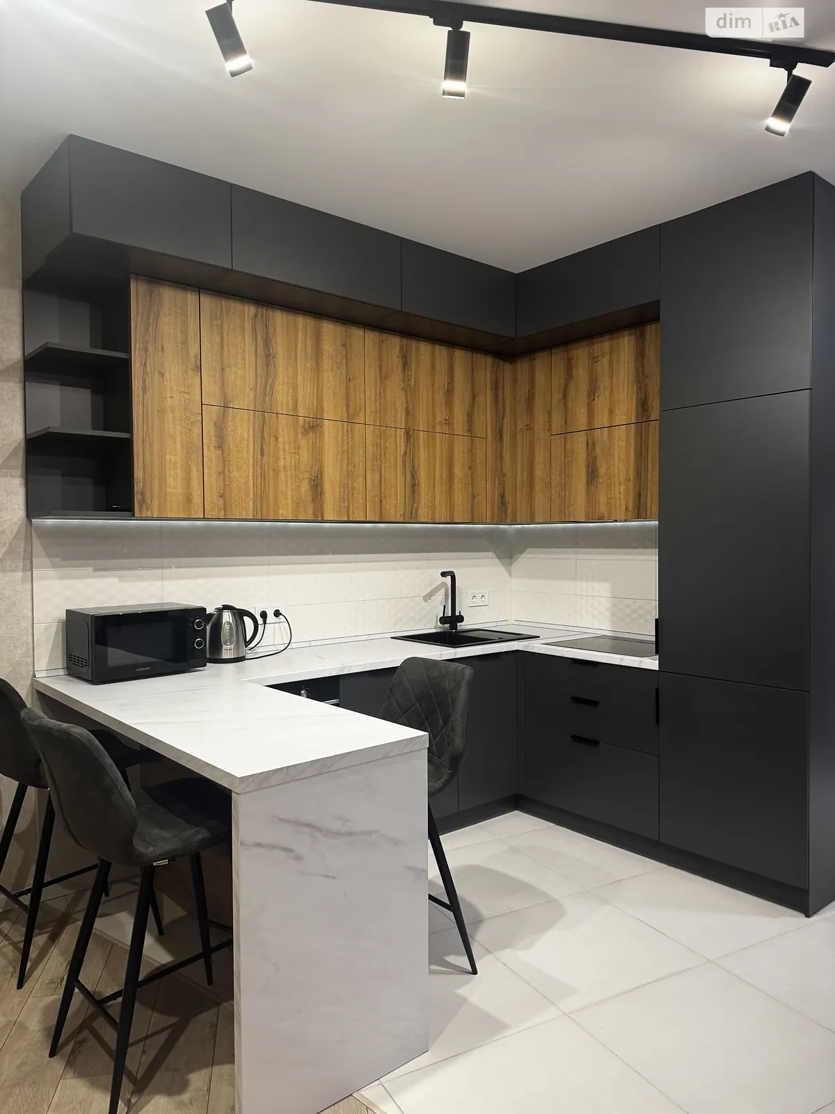 Сдается в аренду 1-комнатная квартира 50 кв. м в Одессе, ул. Валерия Самофалова, 16А/6 - фото 1