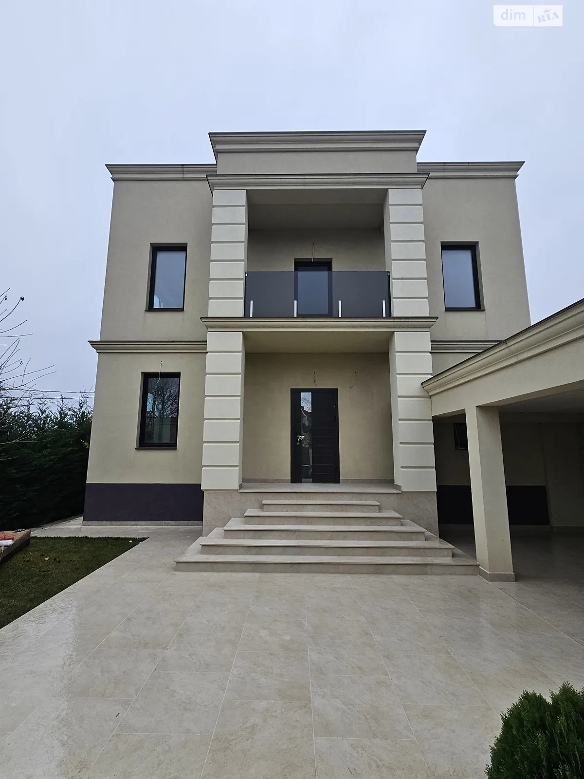 Продается дом на 2 этажа 240 кв. м с садом, цена: 459990 $ - фото 1