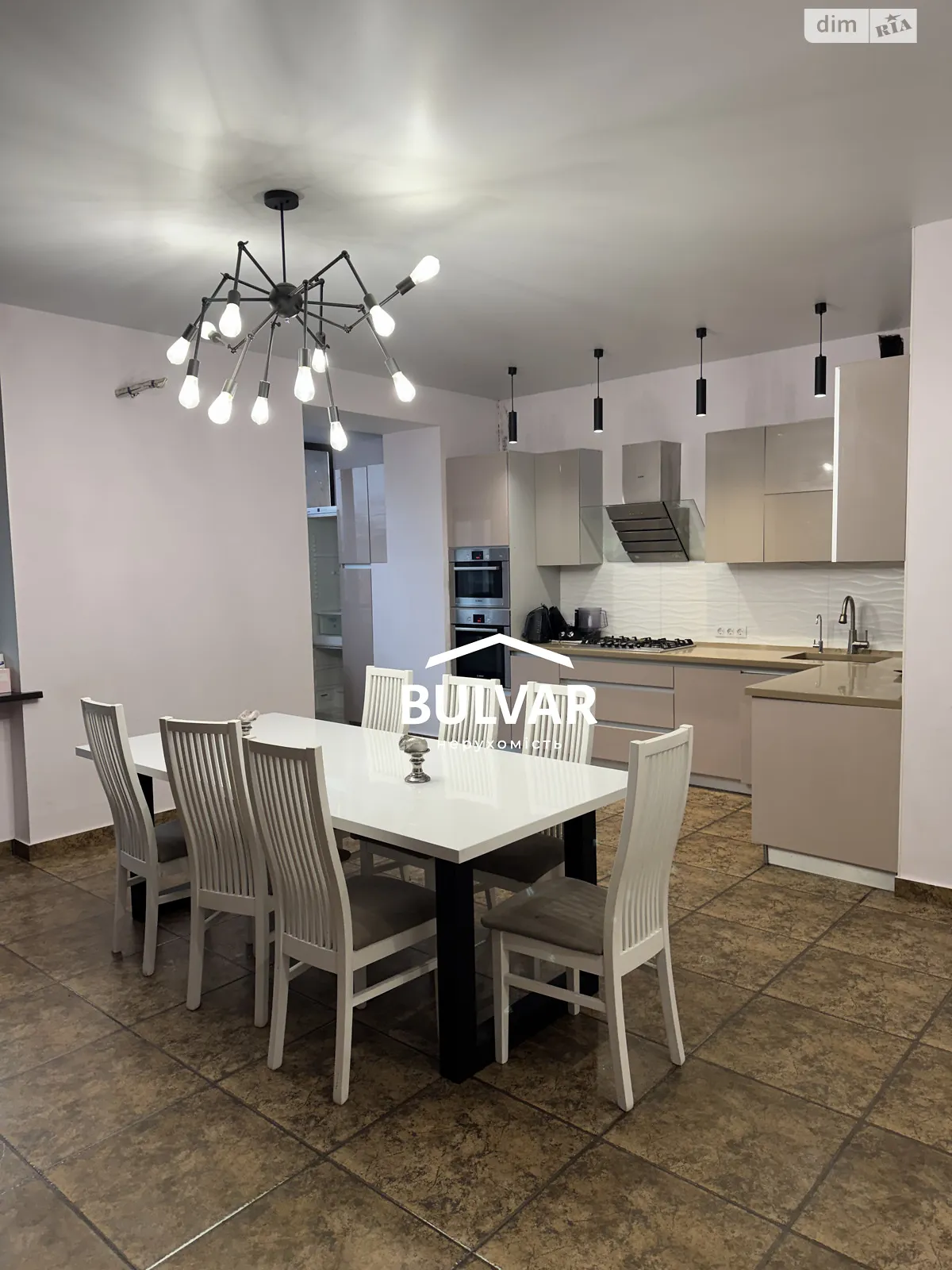 Продается 5-комнатная квартира 208 кв. м в Харькове, ул. Алчевских, 20/22 - фото 1