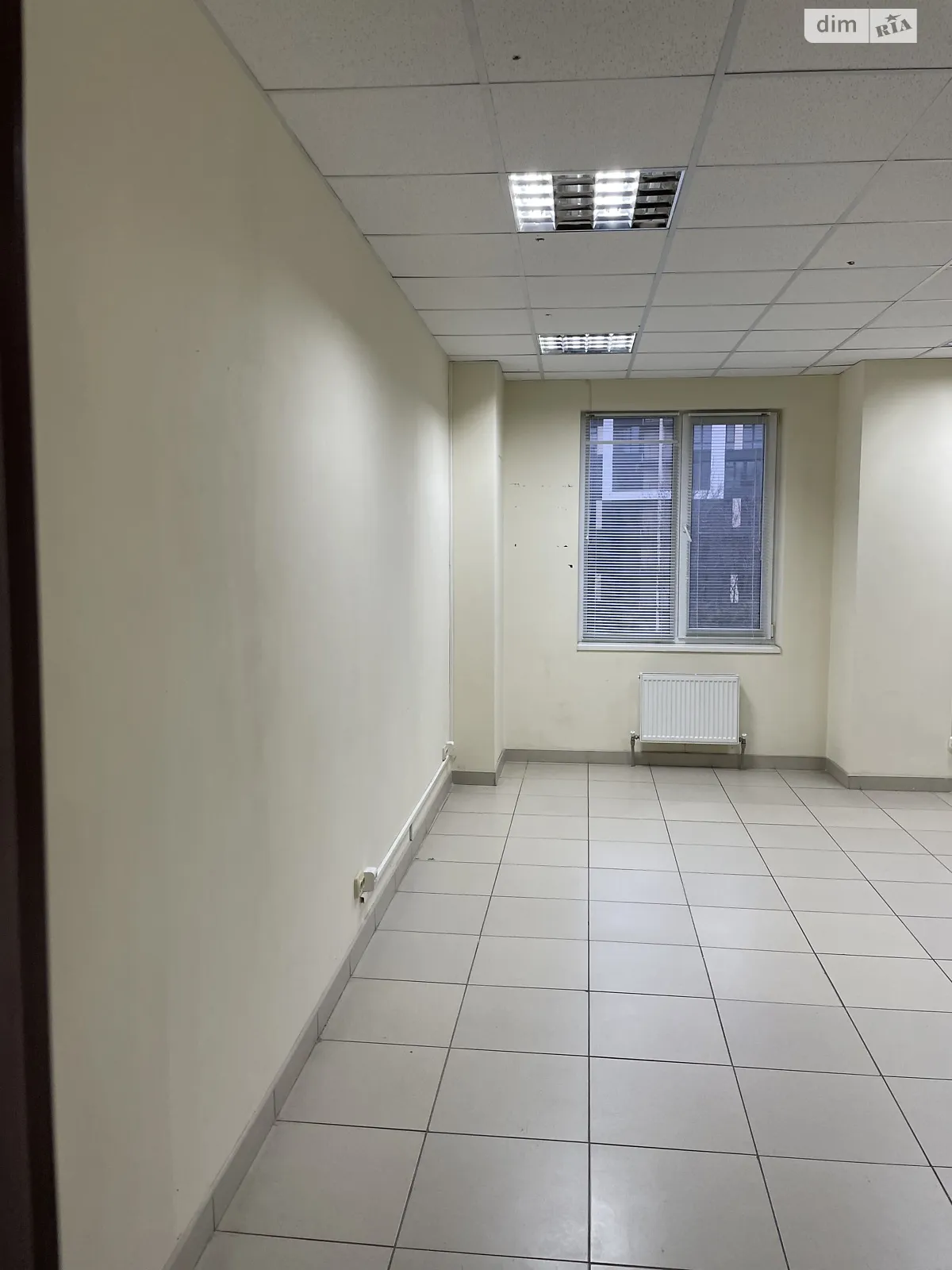 Сдается в аренду офис 36.8 кв. м в бизнес-центре, цена: 7800 грн - фото 1