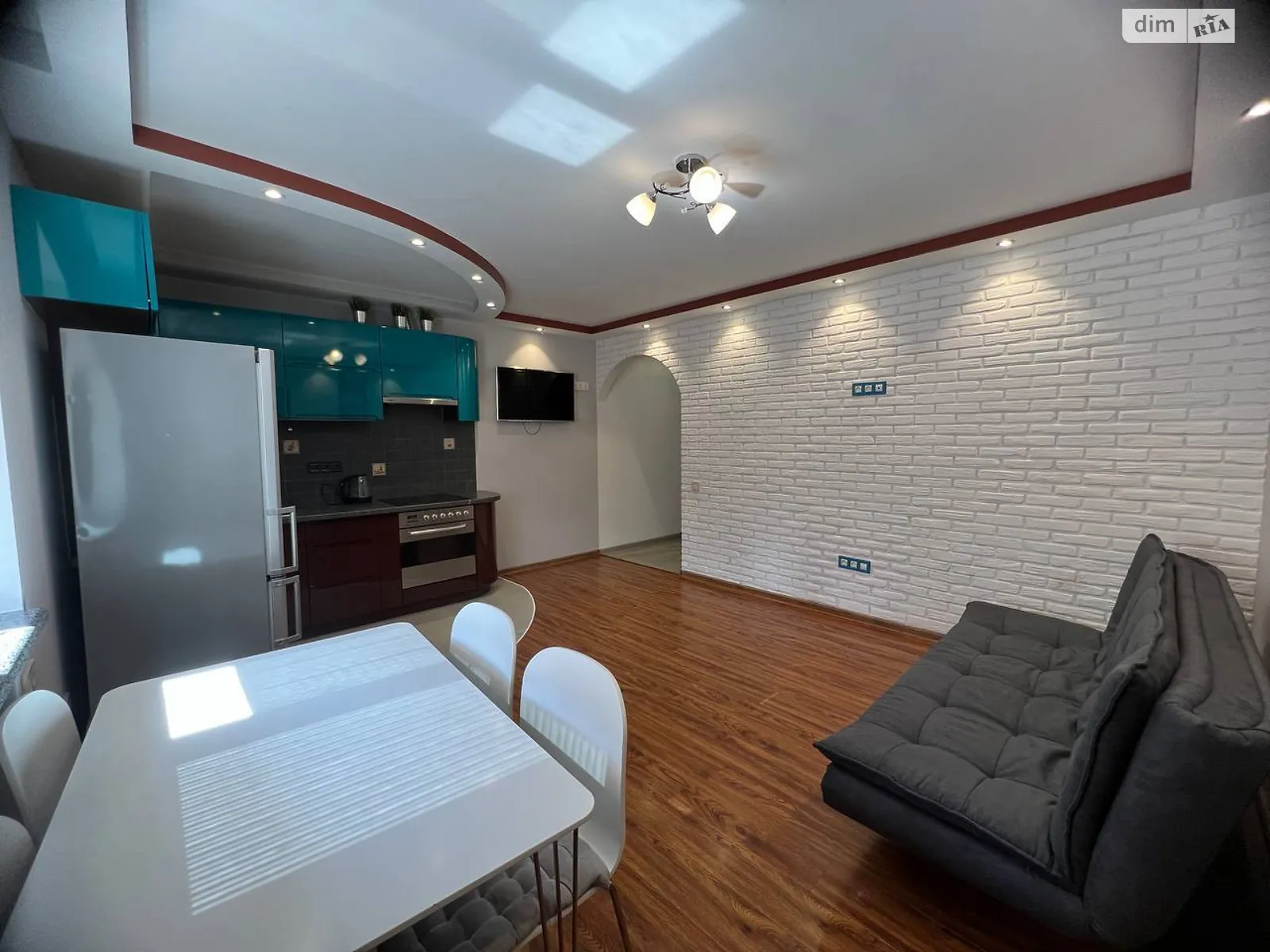 Сдается в аренду 1-комнатная квартира 45 кв. м в Ровно, ул. Драгоманова, 27 - фото 1