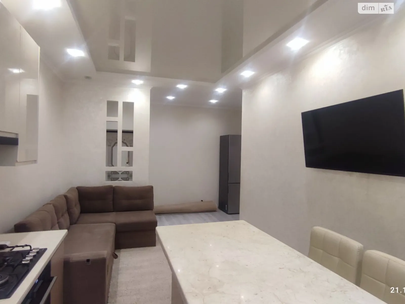 Сдается в аренду 1-комнатная квартира 42 кв. м в Ужгороде, ул. Владимирская, 63 - фото 1