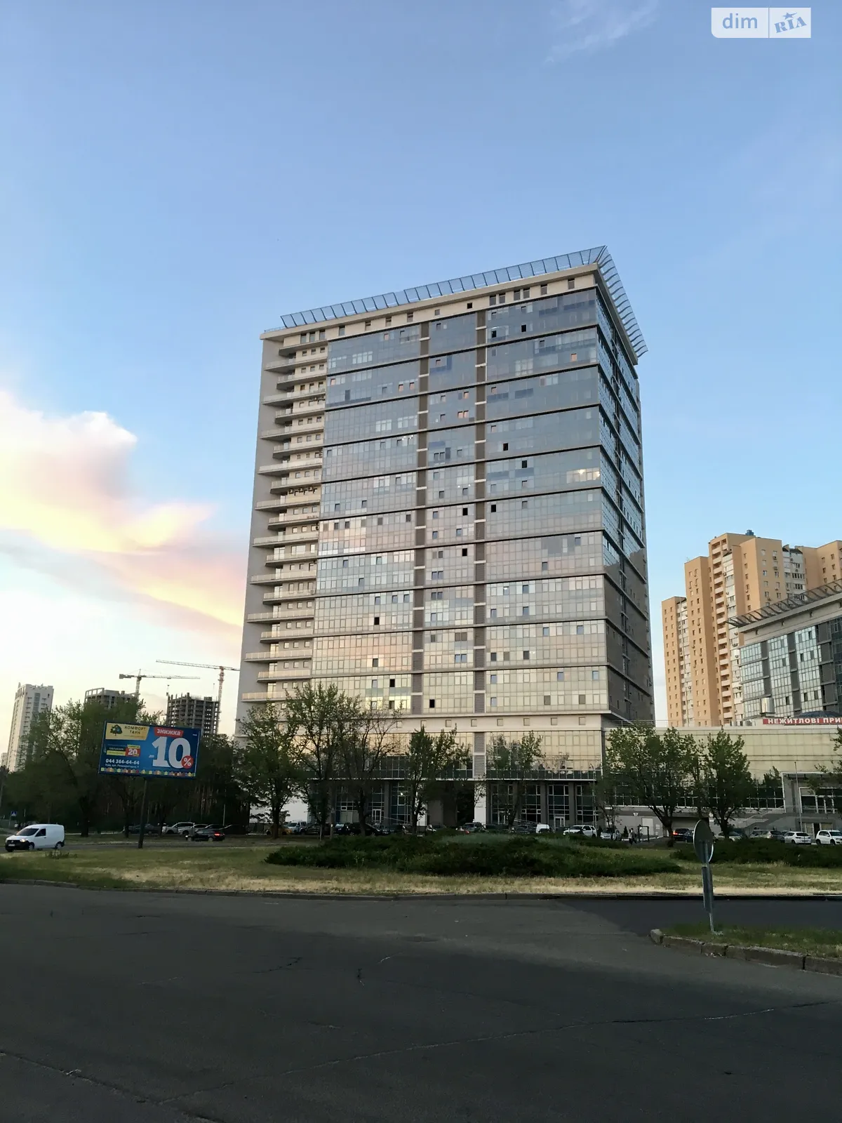 Сдается в аренду офис 60 кв. м в бизнес-центре, цена: 24000 грн - фото 1