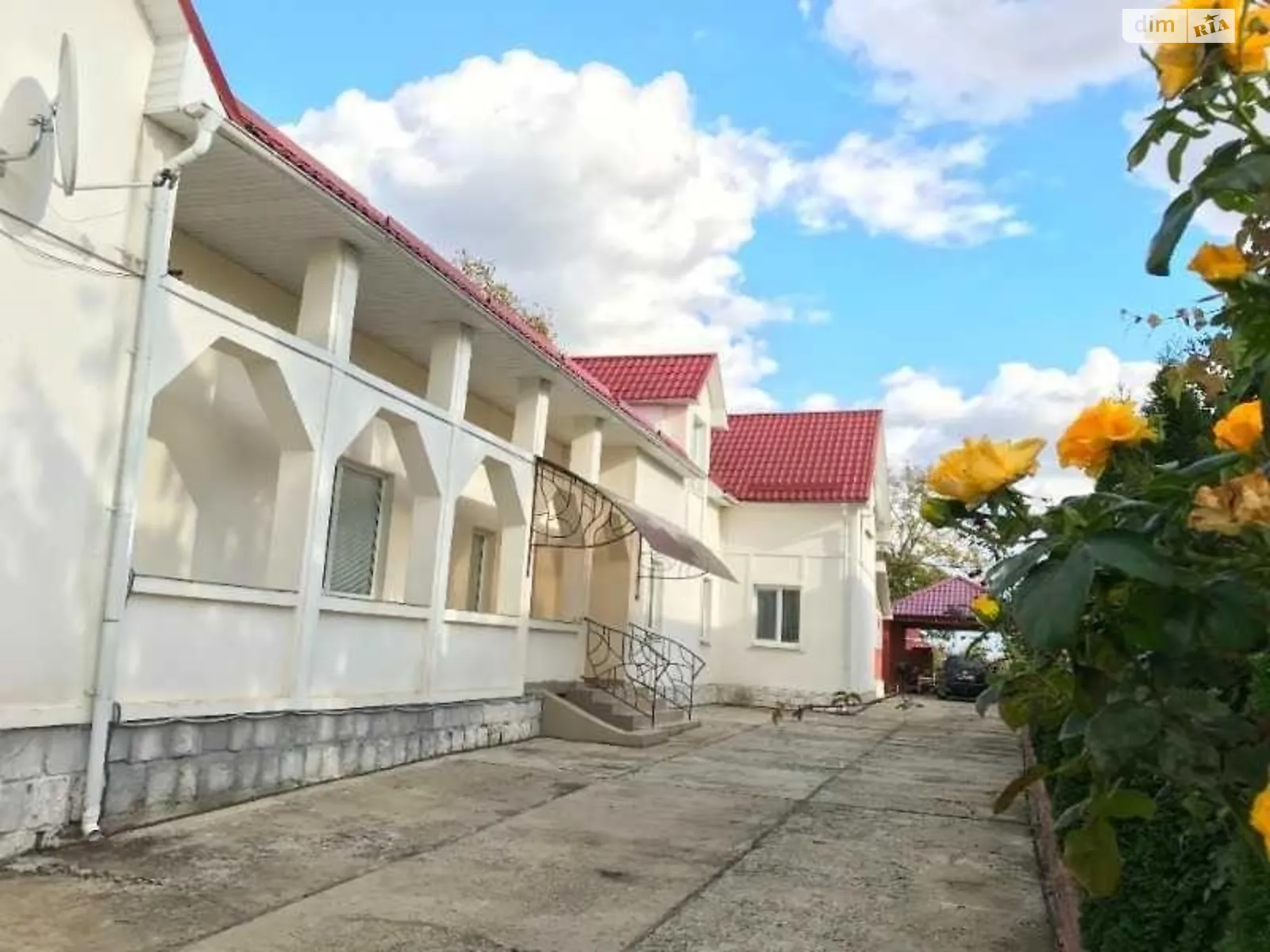 Продается дом на 2 этажа 300 кв. м с подвалом, цена: 155000 $ - фото 1