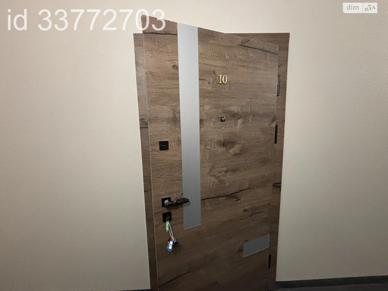 Продается 1-комнатная квартира 59.7 кв. м в Ужгороде, ул. Минайская, 14В - фото 1