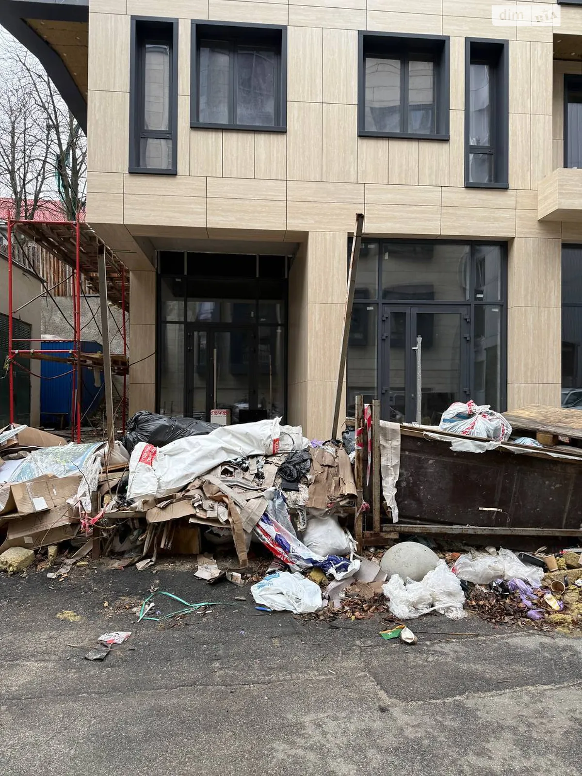 Продается офис 50 кв. м в бизнес-центре, цена: 135000 $ - фото 1