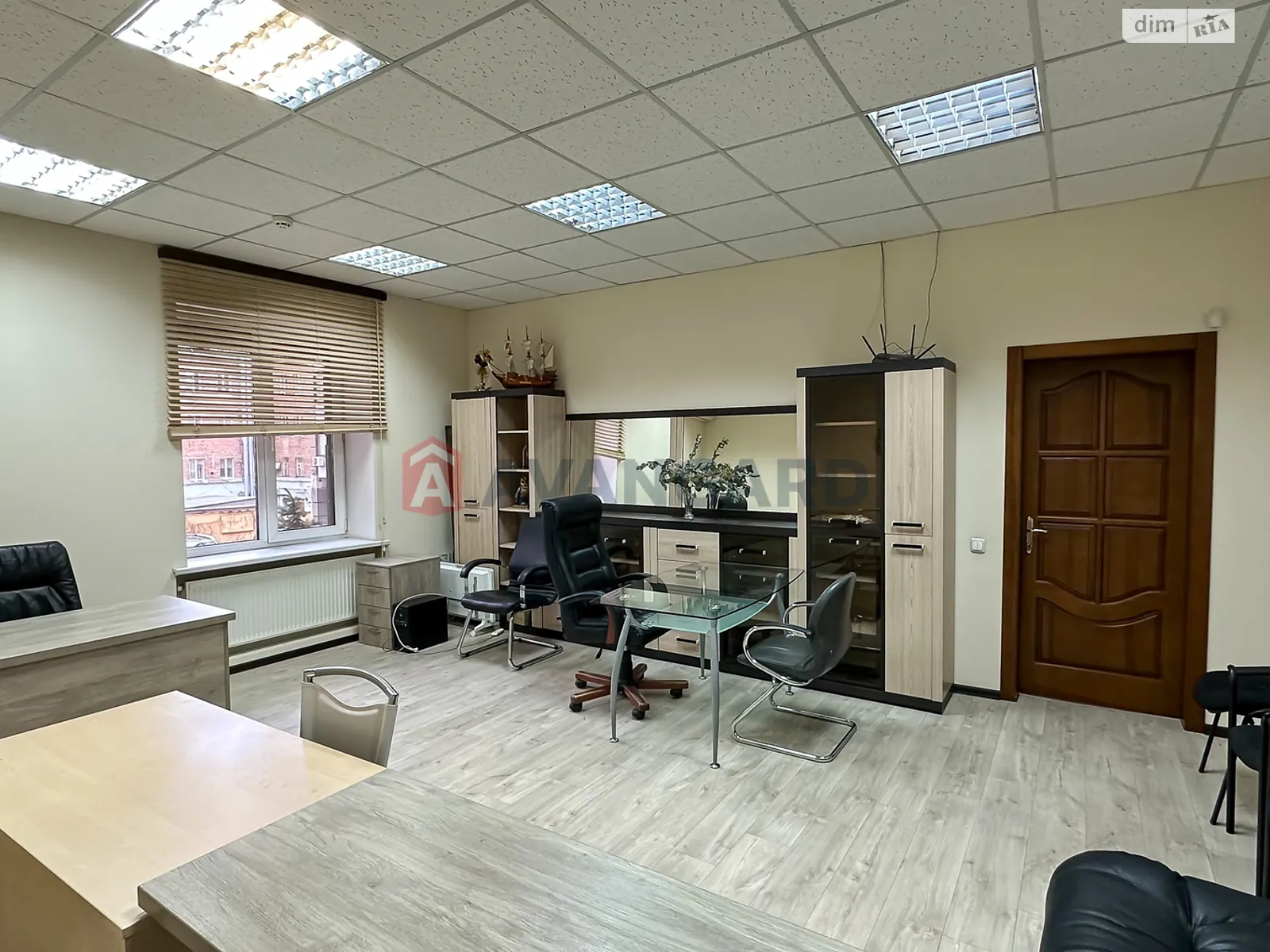 Продается офис 127 кв. м в бизнес-центре, цена: 130000 $ - фото 1